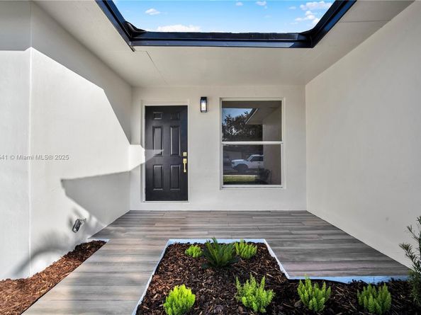 131 NE 18th St, Homestead FL 33030