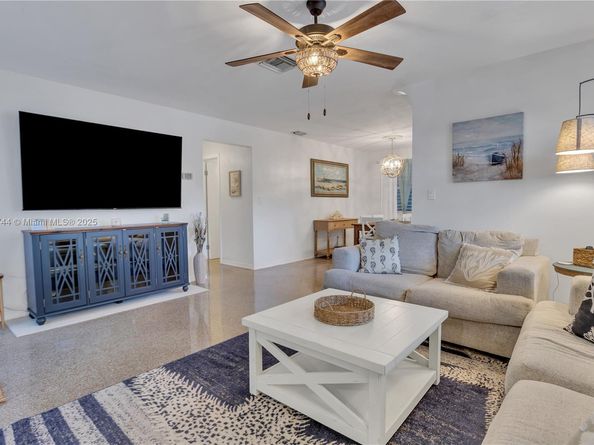 7710 NW 11th Ct, Pembroke Pines FL 33024