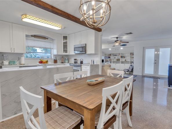 7710 NW 11th Ct, Pembroke Pines FL 33024