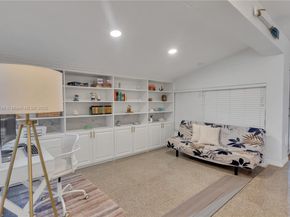 7710 NW 11th Ct, Pembroke Pines FL 33024