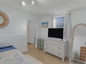 7710 NW 11th Ct, Pembroke Pines FL 33024