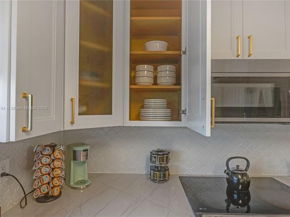 7710 NW 11th Ct, Pembroke Pines FL 33024