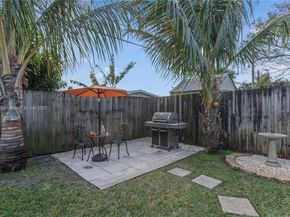 7710 NW 11th Ct, Pembroke Pines FL 33024