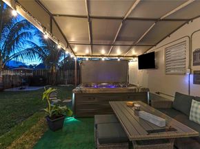 7710 NW 11th Ct, Pembroke Pines FL 33024