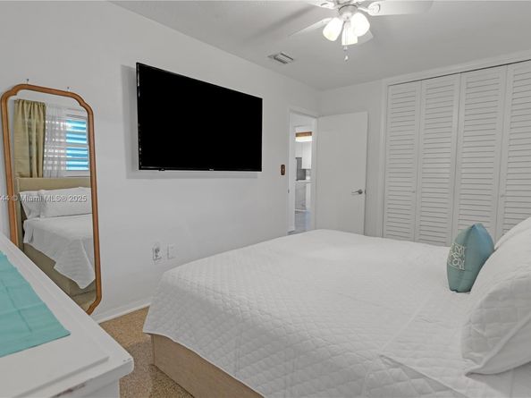 7710 NW 11th Ct, Pembroke Pines FL 33024