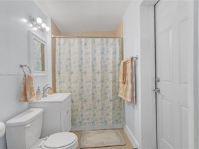 7710 NW 11th Ct, Pembroke Pines FL 33024