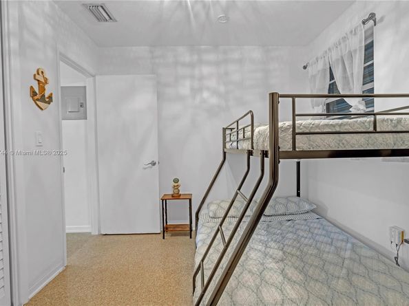 7710 NW 11th Ct, Pembroke Pines FL 33024