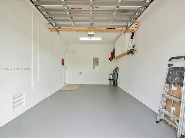 2979 NW 30th Pl, Oakland Park FL 33311