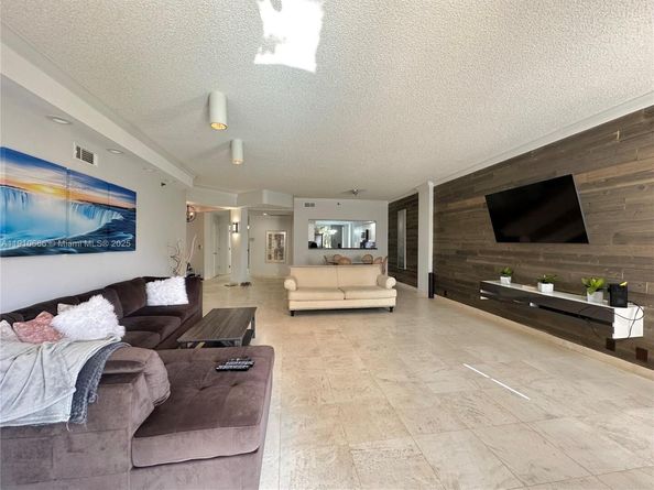 3900 Island Blvd B303, Aventura FL 33160