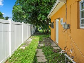 811 NW 196th Ter, Miami Gardens FL 33169