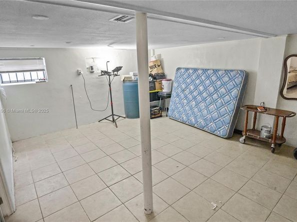 811 NW 196th Ter, Miami Gardens FL 33169