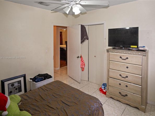 811 NW 196th Ter, Miami Gardens FL 33169