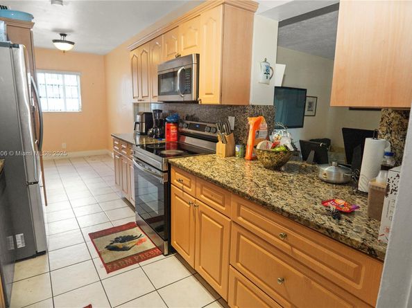 811 NW 196th Ter, Miami Gardens FL 33169