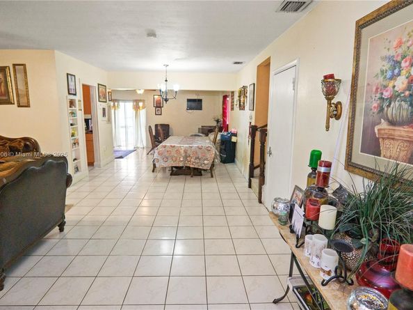 811 NW 196th Ter, Miami Gardens FL 33169