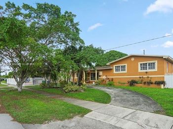 811 NW 196th Ter