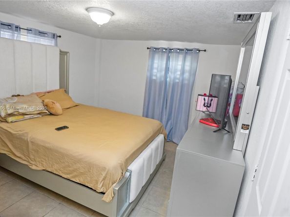 811 NW 196th Ter, Miami Gardens FL 33169