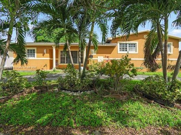 811 NW 196th Ter, Miami Gardens FL 33169