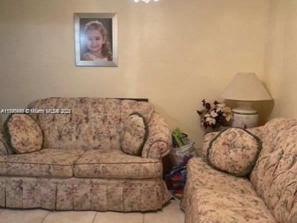 1350 SW 122nd Ave 317, Miami FL 33184