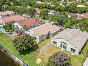 4974 SW 34th Ter, Hollywood FL 33312