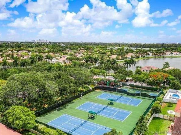 4974 SW 34th Ter, Hollywood FL 33312