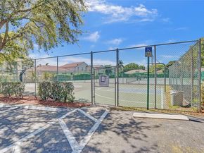 4974 SW 34th Ter, Hollywood FL 33312