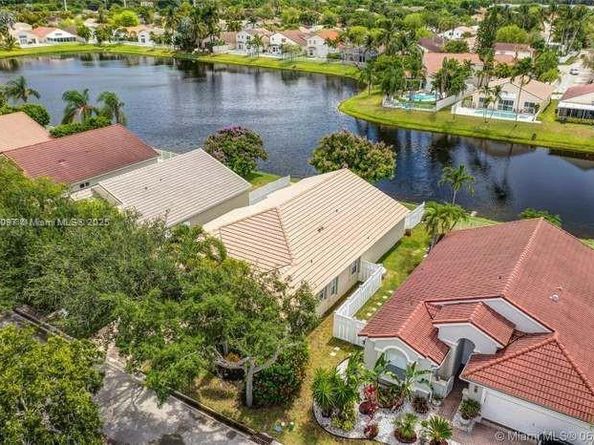 4974 SW 34th Ter, Hollywood FL 33312
