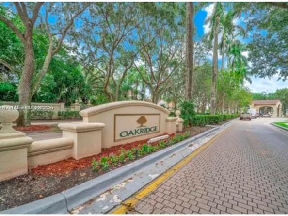 4974 SW 34th Ter, Hollywood FL 33312