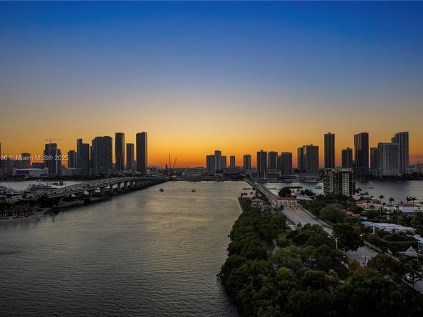 1000 Venetian Way 810, Miami FL 33139