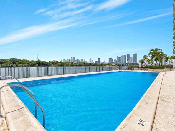 1000 Venetian Way 810, Miami FL 33139