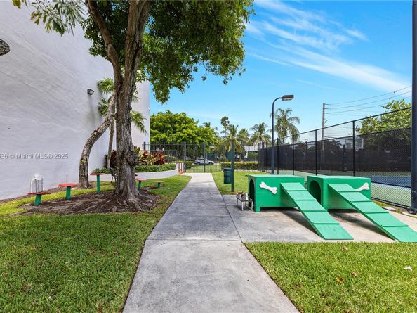 1000 Venetian Way 810, Miami FL 33139