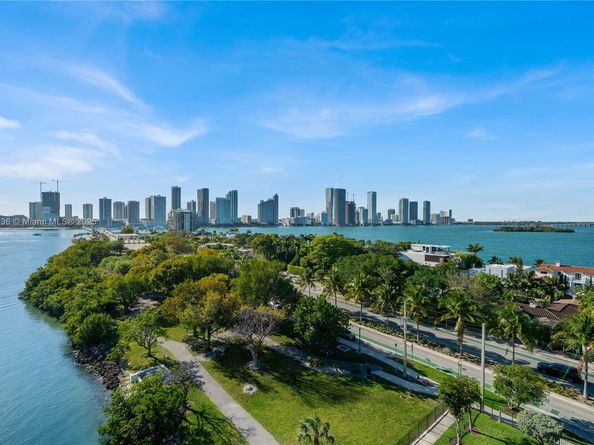 1000 Venetian Way 810, Miami FL 33139