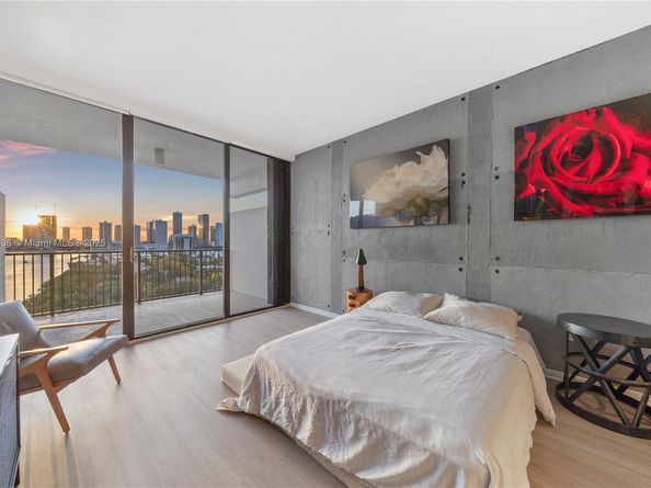 1000 Venetian Way 810, Miami FL 33139