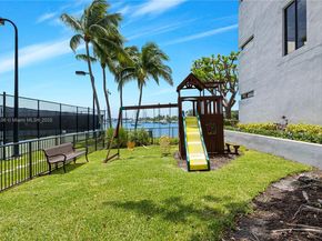 1000 Venetian Way 810, Miami FL 33139