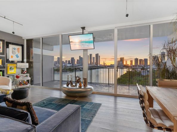 1000 Venetian Way 810, Miami FL 33139