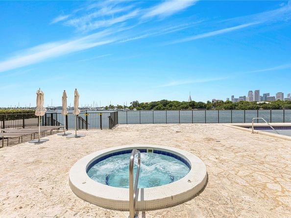 1000 Venetian Way 810, Miami FL 33139