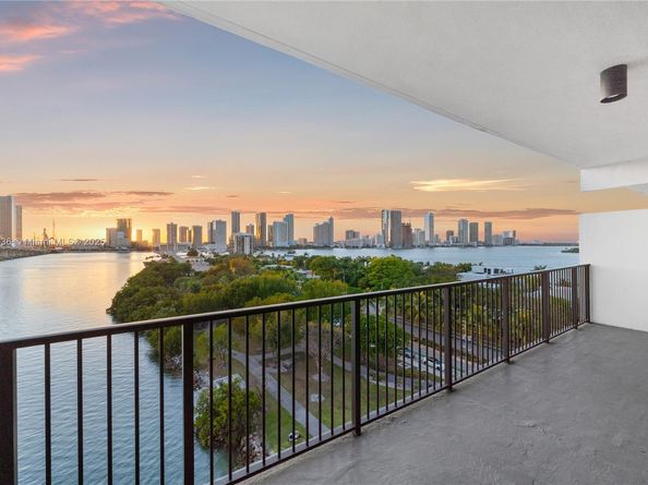 1000 Venetian Way 810, Miami FL 33139