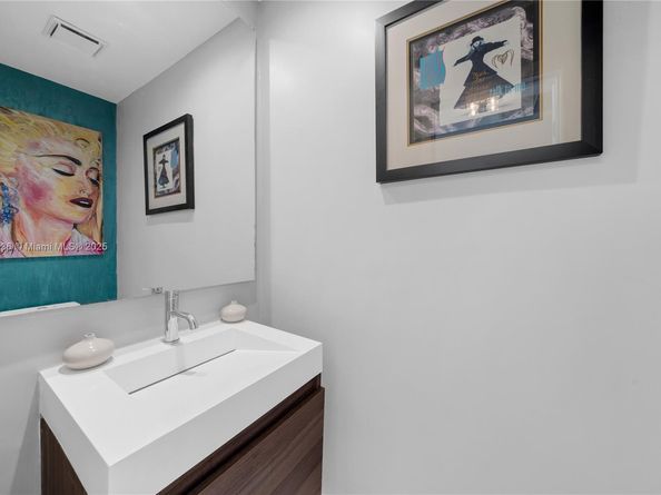 1000 Venetian Way 810, Miami FL 33139