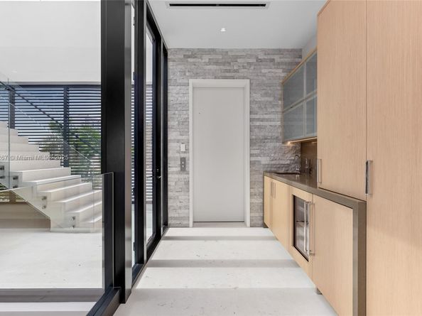 3052 N Atlantic Blvd, Fort Lauderdale FL 33308