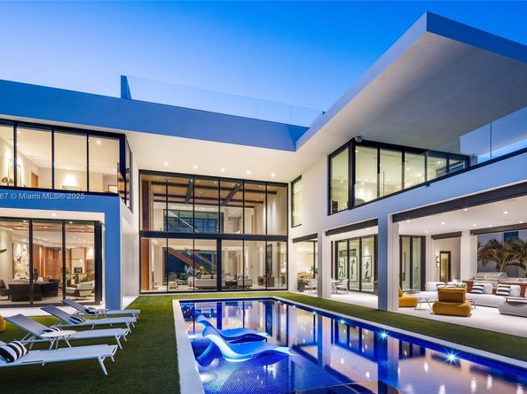 3052 N Atlantic Blvd, Fort Lauderdale FL 33308