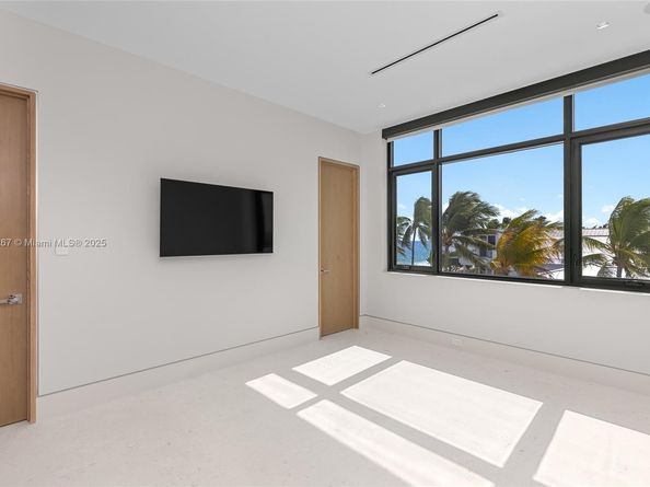 3052 N Atlantic Blvd, Fort Lauderdale FL 33308