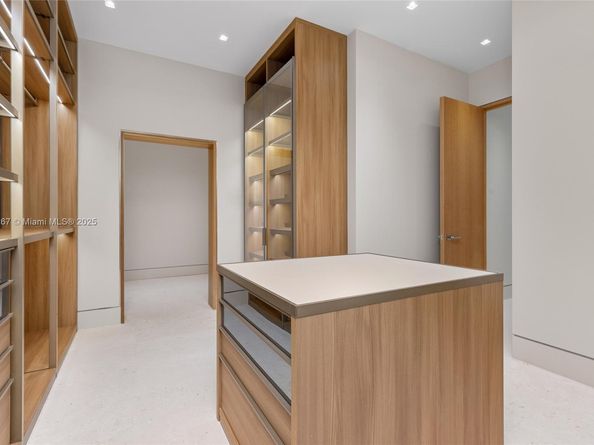 3052 N Atlantic Blvd, Fort Lauderdale FL 33308