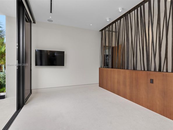 3052 N Atlantic Blvd, Fort Lauderdale FL 33308