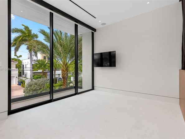 3052 N Atlantic Blvd, Fort Lauderdale FL 33308