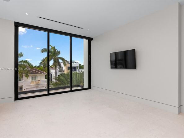 3052 N Atlantic Blvd, Fort Lauderdale FL 33308