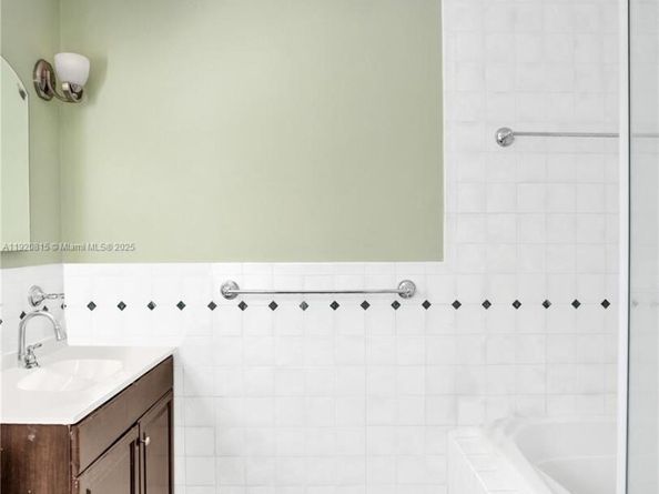 940 Hollywood Blvd, Hollywood FL 33019