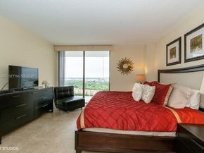 19707 Turnberry Way 23C, Aventura FL 33180