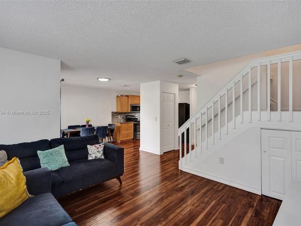 6205 Kendale Lakes Cir 279, Miami FL 33183