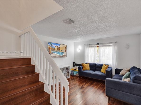 6205 Kendale Lakes Cir 279, Miami FL 33183