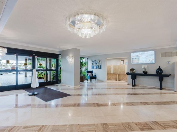 3800 Hillcrest Dr 411, Hollywood FL 33021