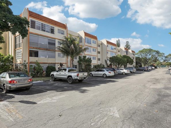 2301 NW 41st Ave 403, Lauderhill FL 33313